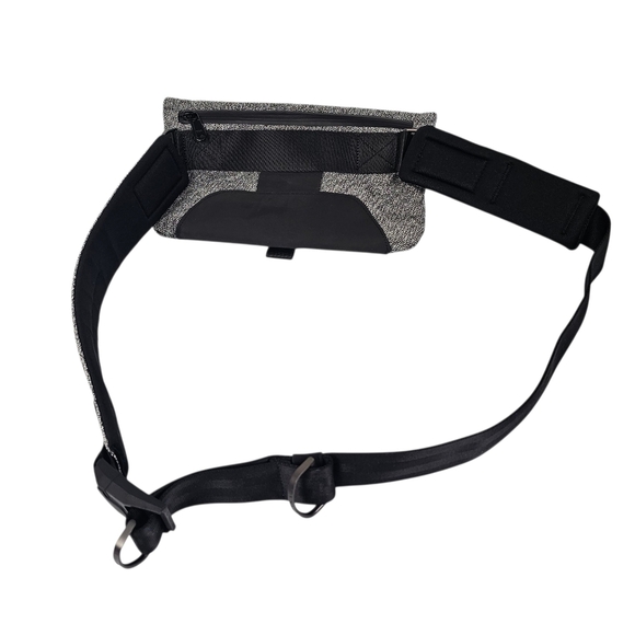 ALPAKA Air Sling Bag for Passport, Keys & Essentials - Picture 6 of 13